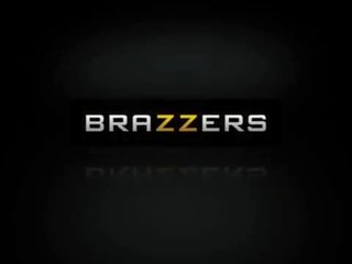 Brazzers - grande tetitas en escuela - (rikki six, keiran sotavento) - duel intenciones